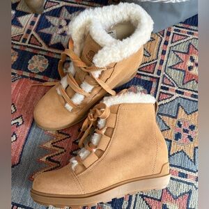Sorel Women's Tan Winter Boots with White Lining